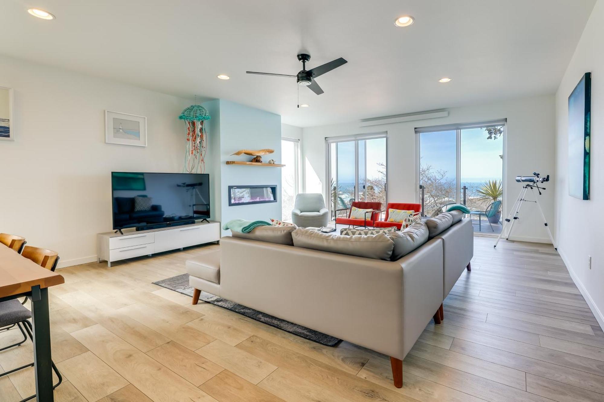 Scenic Depoe Bay Townhome With Deck Less Than 1 Mi To Parks! المظهر الخارجي الصورة